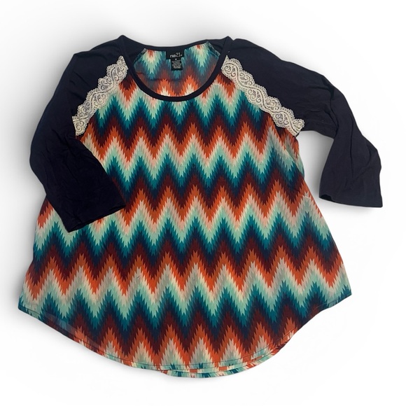Rue21 Chevron Long Sleeve Size Medium Top with Lace Details - Picture 2 of 5